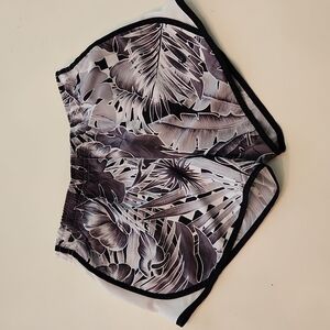 Nike DriFit medium black white tropical print athletic shorts